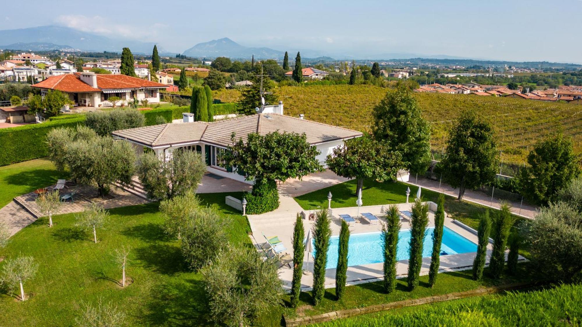 Villa Carini With 3000 Mq Garden & Heated Pool Castelnuovo del Garda Buitenkant foto