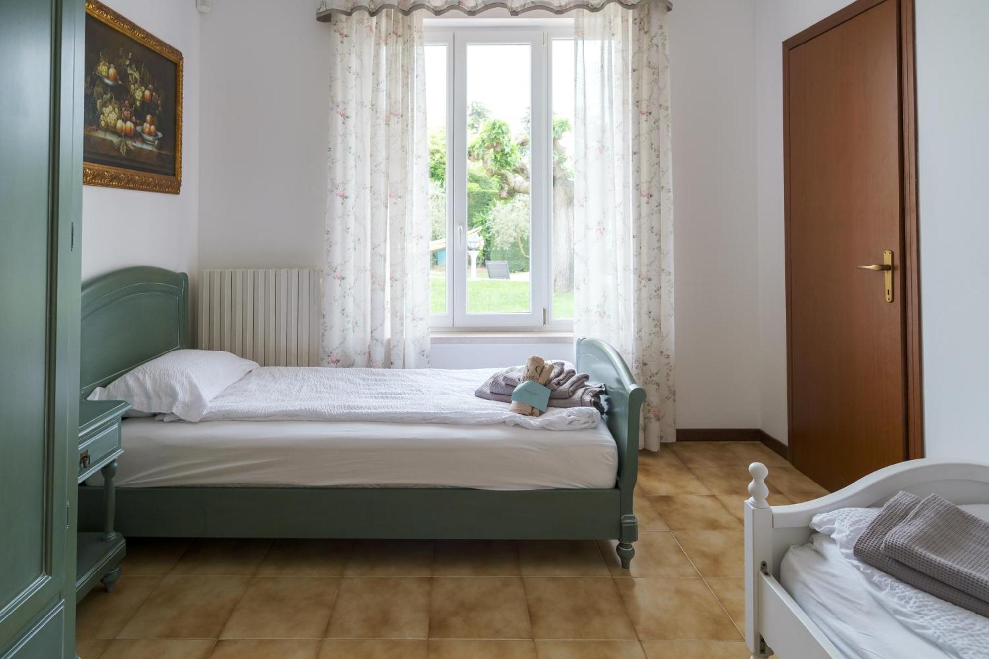 Villa Carini With 3000 Mq Garden & Heated Pool Castelnuovo del Garda Buitenkant foto