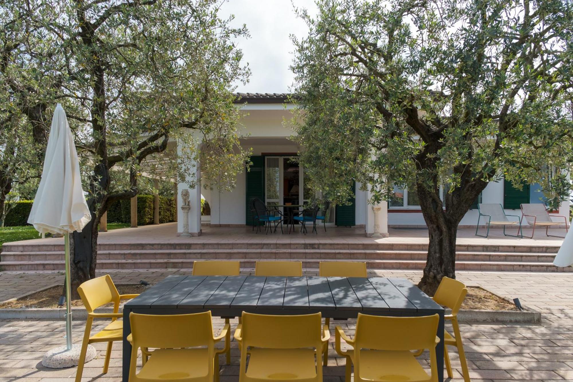 Villa Carini With 3000 Mq Garden & Heated Pool Castelnuovo del Garda Buitenkant foto